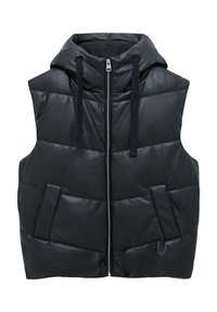 Veste matelassée noire avec capuche, en cuir synthétique. Comprend une fermeture éclair à l'avant, deux poches latérales et des coutures horizontales texturées.