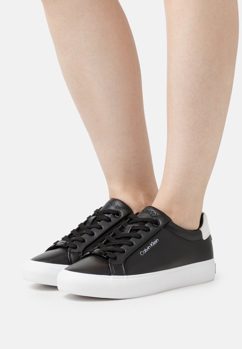 Calvin Klein LACE UP Sneakers black/white/svart Zalando.se