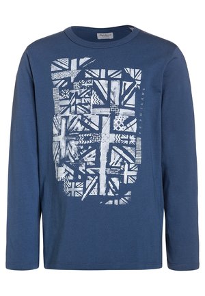 Niebieska koszula z długim rękawem z dużym, białym, fragmentowanym wzorem flagi Union Jack i napisem „Pepe Jeans” na przodzie.
