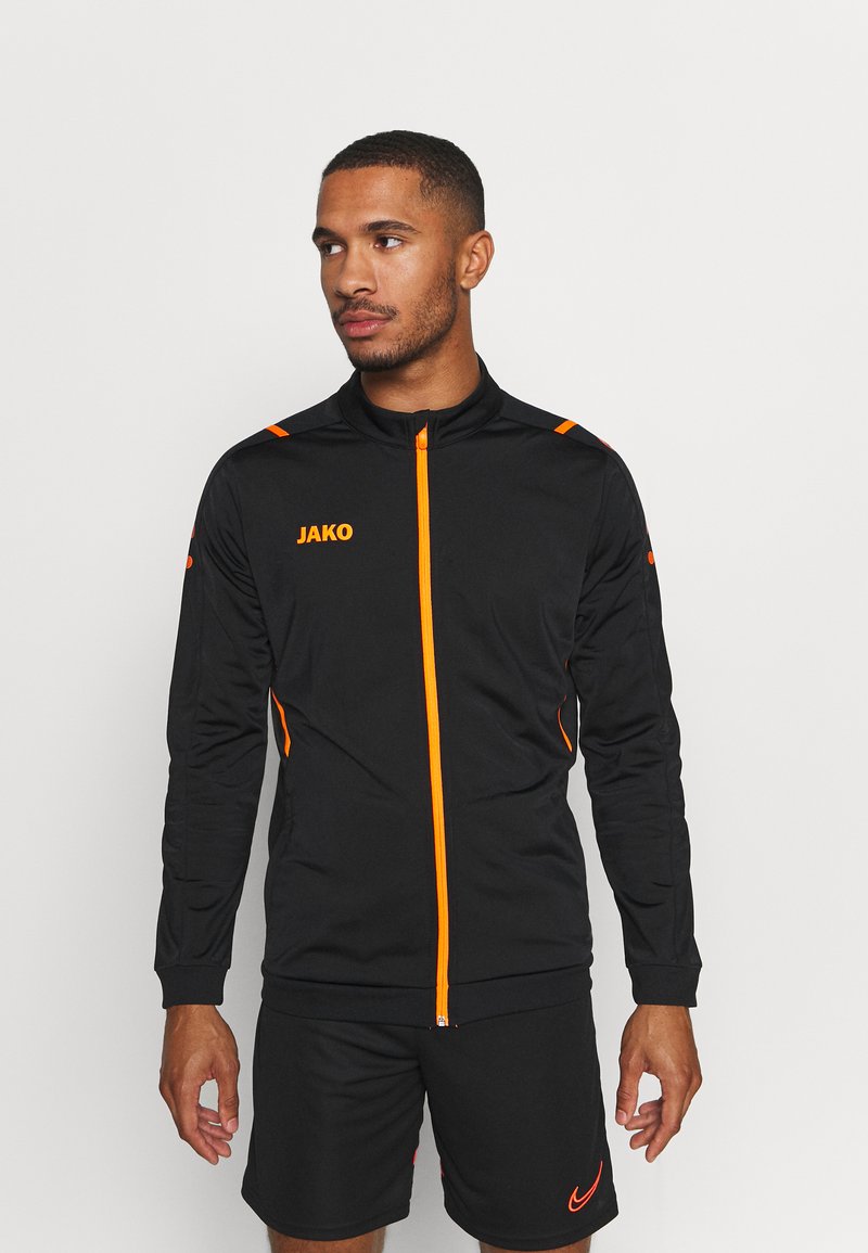 Herren Trainingsanzüge | JAKO CHALLENGE Trainingsjacke schwarz/neonorange/schwarz - XV62757 Herren Trainingsanzüge | JAKO CHALLENGE Trainingsjacke schwarz/neonorange/schwarz - XV62757