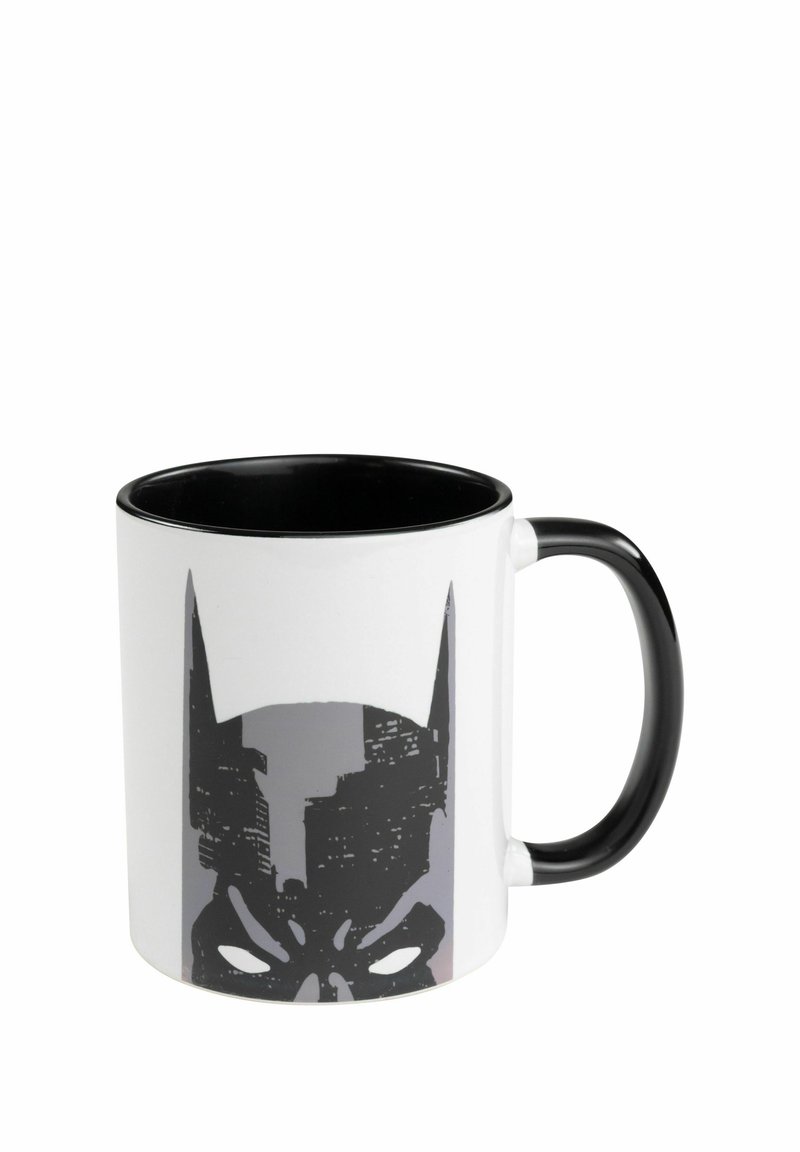 Mug in ceramica con interno e manico neri. Presenta un grande logo grigio di Batman su uno sfondo bianco. Texture liscia, forma cilindrica.