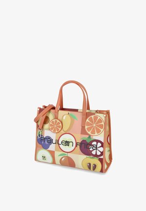 Sac cabas rectangulaire avec des anses orange, décoré d'illustrations abstraites colorées de fruits et un charm rond en forme de fruit orange attaché.