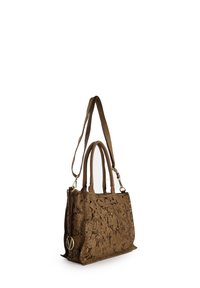Braune Lederhandtasche mit geprägtem floralen Design, doppelten Griffen und einem abnehmbaren Schulterriemen. Verfügt über Akzente in goldfarbener Hardware.