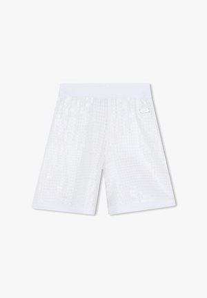 Shorts de sport blancs avec un motif texturé, une taille élastique et une petite étiquette de logo argenté sur le côté. Tissu léger.