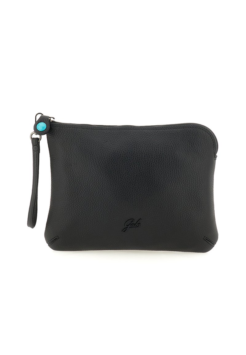 Pochette da polso in pelle nera texture con chiusura a zip e piccolo dettaglio blu vicino al cinturino.