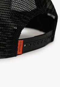 Superdry & Co Pet - army camo
