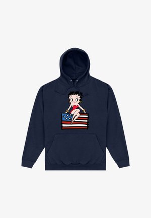 Marineblauwe hoodie met een grafisch ontwerp van een cartoonfiguur in een rode jurk, zittend op een gestileerde Amerikaanse vlag met blauwe en rode accenten.