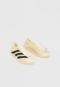 Δεν επιλέχθηκε, off white/core black