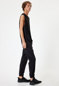 Koton SPORT - Pantalones deportivos - black