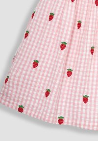 JoJo Maman Bébé STRAWBERRY EMBROIDERED GINGHAM PRETTY - REGULAR FIT - Vapaa-ajan mekko - pink