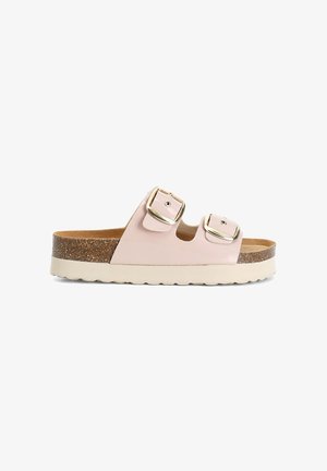Rosa patent slide sandal med to justerbare stropper og gyldne spænder, der har en kork-mellemsål og en hvid gummisål.