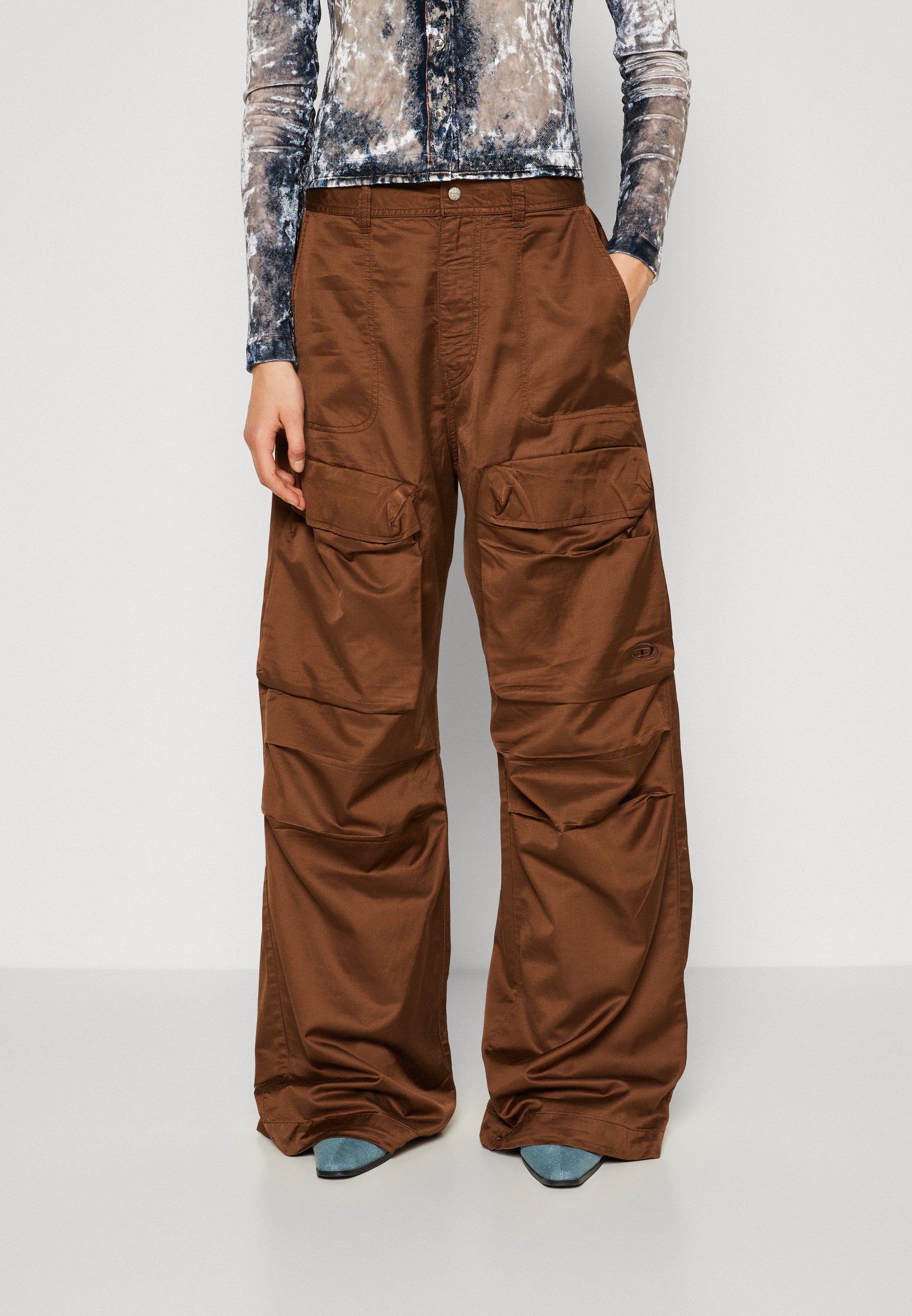 【美品】ディーゼル p-malvarosa-ny ナイロン カーゴ ワイドパンツ 美品】ディーゼル p-malvarosa-ny ナイロン カーゴ ワイドパンツ