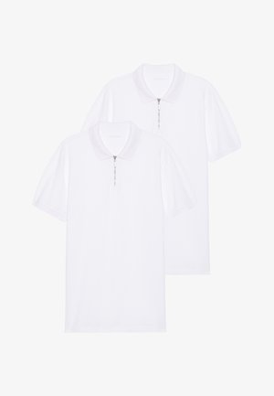 Kaks valget polo-särki, millel on krae, lühike tõmblukk kaela juures ja lühikesed varrukad. Siledast kangast, puhta ja minimalistliku disainiga.