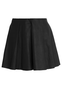 Jupe plissée noire en simili cuir, dotée d'une taille cintrée, s'évasant au niveau de l'ourlet, texture lisse et sans embellissements visibles.