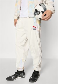 Puma KIDSUPER RBS TRAVEL PANT - Športne kratke hlače - elektro blue/frosted ivory