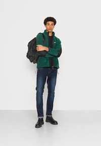 GOODBOIS OUTDOOR FULLZIP JACKET - Casaco de verão - wintergreen