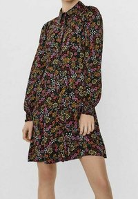 Vero Moda Vardagsklänning - black