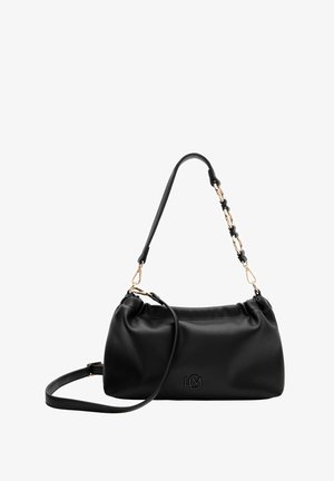 Schwarze Handtasche aus Kunstleder mit runder Form, ausgestattet mit einem abnehmbaren Schulterriemen aus Leder und goldfarbigen Kettenakzenten. Inklusive Markenlogo.