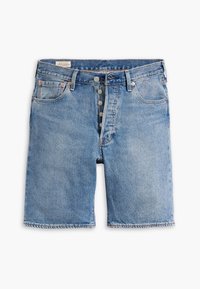 Short en denim bleu avec braguette à boutons, poches avant et passants pour ceinture, posé à plat sur un fond blanc.