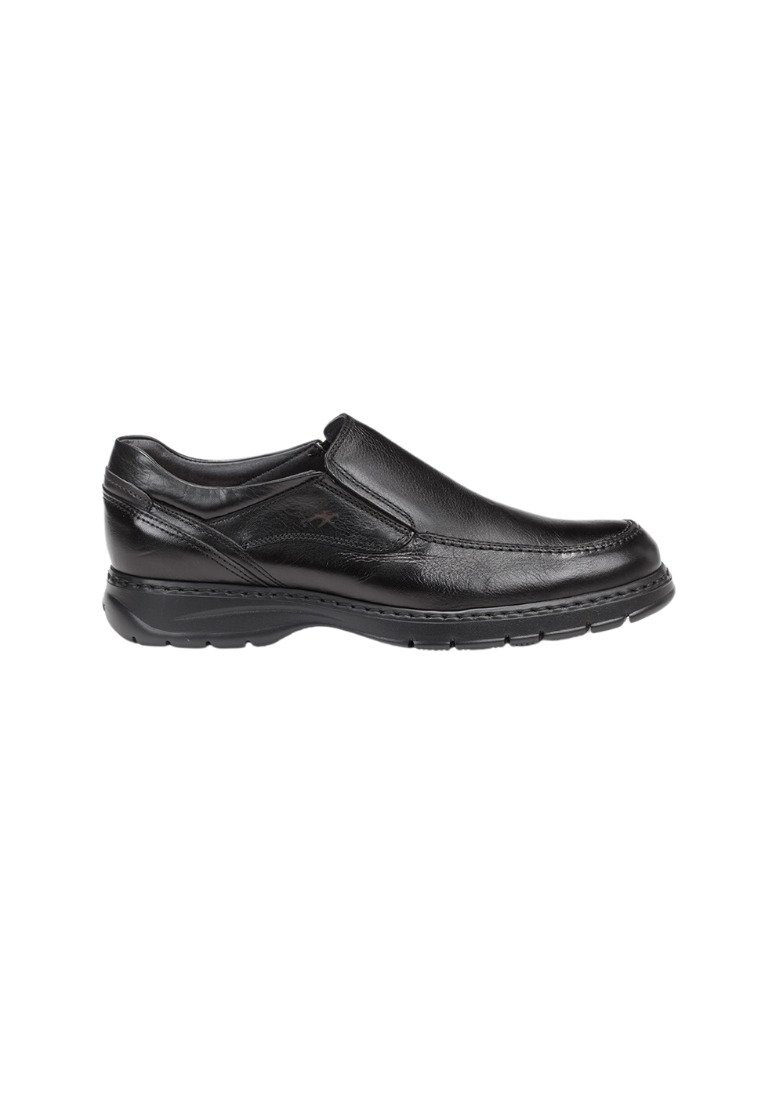 Scarpa in pelle nera slip-on con punta tondeggiante, pannelli laterali elasticizzati e finitura testurizzata. Presenta una suola imbottita per il massimo comfort.