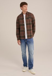 WE Fashion THE KNITTED - Marškiniai - brown
