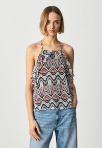 Top halter impreso con acentos de volantes. Presenta un patrón abstracto multicolor en azul, rosa y negro. Tela ligera y fluida.