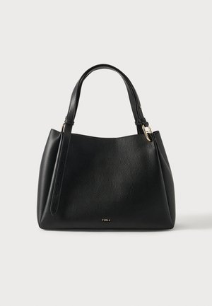 Sac à main en cuir noir texturé avec deux poignées et une bandoulière réglable, ferrures dorées, et petit logo de la marque au centre avant.