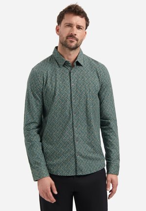 Groene geblokte button-up shirt met lange mouwen, met een geometrisch ontwerp in tinten blauw en beige, gemaakt van lichtgewicht stof.