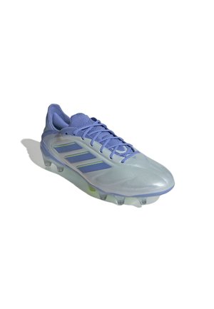 Ljuslila fotbollsskor med en elegant design, syntetmaterial, texturerad ovandel, tre mörka streck och klar sula med dobbar.