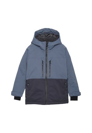 Giacca isolata blu e blu navy con cappuccio, dotata di due tasche sul petto con zip, polsini regolabili e una superficie in nylon liscia.