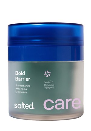 Blau gekappter Tiegel der Salted Care Bold Barrier stärkenden Anti-Aging-Feuchtigkeitscreme mit SeaSync, Ceramiden und Tigergras auf dem Etikett.