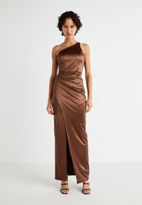 WAL G. AUTUMN WEDDING LOIS ONE SHOULDER MAXI - Rochie maxi - chocolate brown