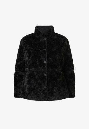 Sort faux fur jakke med krave, knaplukning og tekstureret overflade. Har en skræddersyet pasform og sidelommer.
