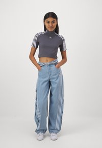 adidas Originals Široke nogavice - clear blue