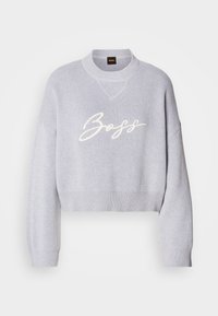 Sweat-shirt en maille gris clair à manches longues, bords-côtes aux poignets et à l'ourlet, col rond, avec logo "Boss" en écriture blanche sur le devant.