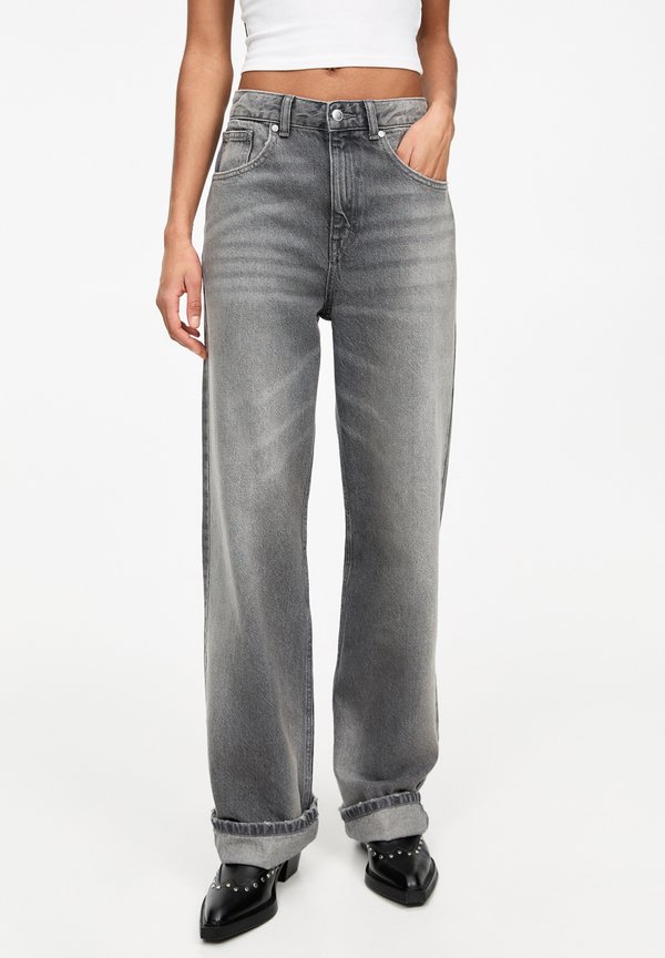 TURN UP HEMS - Jeans Relaxed Fit