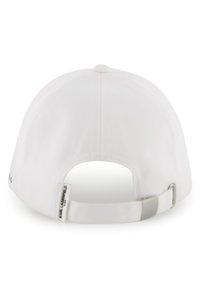 Λευκό καπέλο μπέιζμπολ με κλείσιμο με υφασμάτινο ιμάντα στο πίσω μέρος, λεία υφή και μονόχρωμο, χωρίς ορατά λογότυπα ή σχέδια.