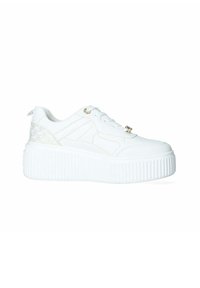 Sneakers bianchi con piattaforma, pannello laterale testurizzato, design con lacci e occhielli dorati. La suola a coste offre un notevole aumento di altezza.