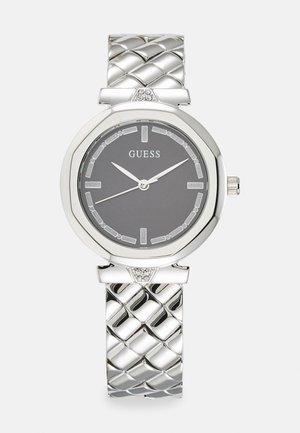 Montre-bracelet en argent avec un cadran rond gris, présentant des index horaires métalliques et un bracelet en argent tressé. Accents de diamants remarquables sur le fermoir.