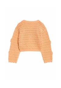Pull en crochet de couleur orange pastel. Présente une longueur crop, des manches longues et un motif texturé avec des mailles ouvertes.