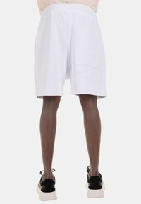 GAeLLE BERMUDA - Pantaloni sportivi - bianco