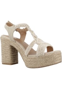 Sandalias de tacón beige con parte superior de tela trenzada, punta abierta y una plataforma gruesa de cuerda trenzada. Presentan un diseño ancho de tiras cruzadas.