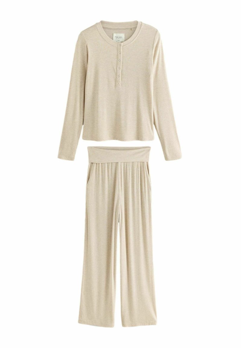 Haut à manches longues rayé beige avec patte de boutonnage et pantalon à jambes larges présentant une taille élastique. Texture douce tout au long.