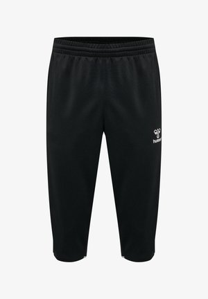 Schwarze Sportshorts mit elastischem Bund und weißem Hummel-Logo am rechten Oberschenkel, oberhalb des Knöchels gekürzt.