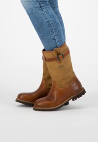 Travelin FINLAND - Botas para la nieve - cognac