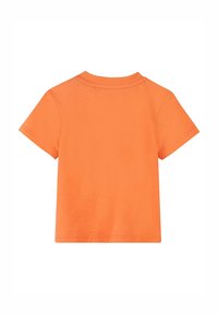 T-shirt a maniche corte, di un vivace colore arancione uniforme, con colletto rotondo, in cotone, con una texture liscia e dettagli di cucitura puliti.