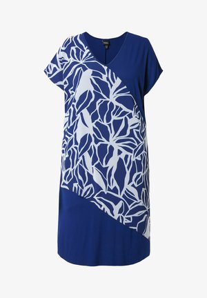 Robe bleue mi-longue aux genoux avec manches courtes, col en V, et grand motif de feuilles blanches en diagonale sur le devant.