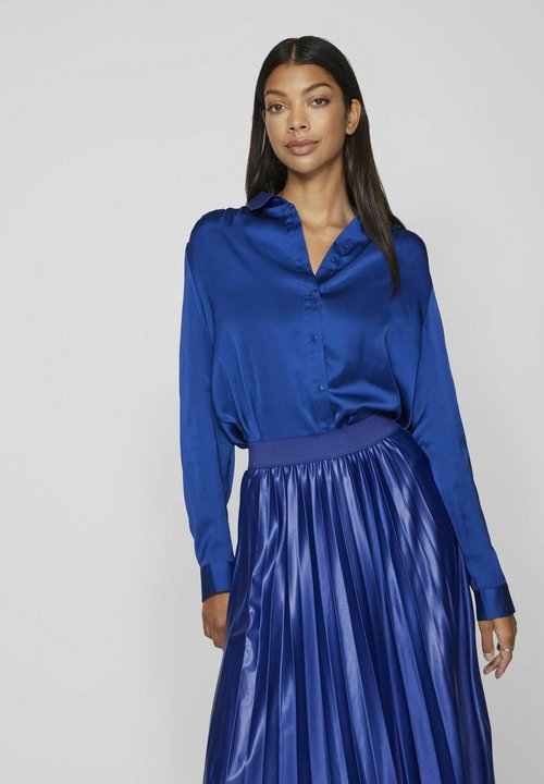 Chemise en satin ajustée avec élastique aux poignets et détail dos main image 1