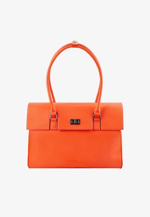Narandžasta kožna torba s čvrstim oblikom, gornjim ručkama i metalnim detaljem kopčanja. Tekstuirana površina i logo utisnut na dnu.