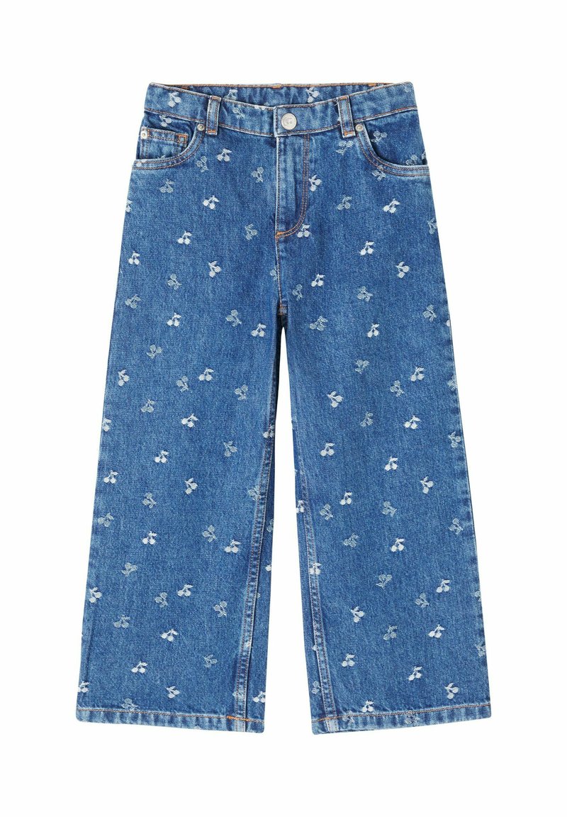 Jeans in denim con una vestibilità a gamba larga, di colore azzurro chiaro, con un motivo di fiori di ciliegio bianchi su tutta la superficie. Presentano tasche frontali e chiusura con bottone davanti.